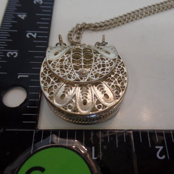 Unbranded Silvertone Purse Opens/Closes Very Ornate Design Adj to 18" Necklace - Picture 8 of 11